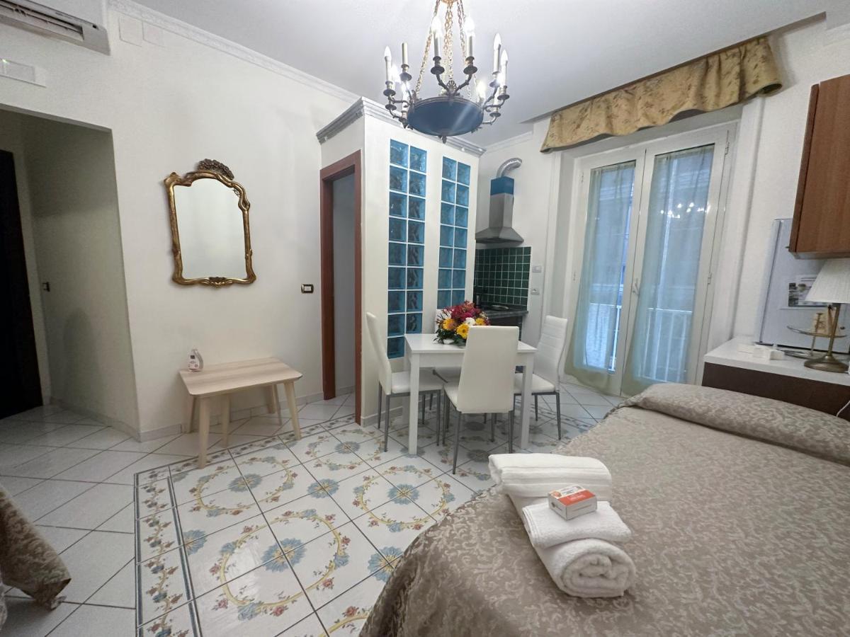 Pagina Storica Di Napoli Apartman Kültér fotó