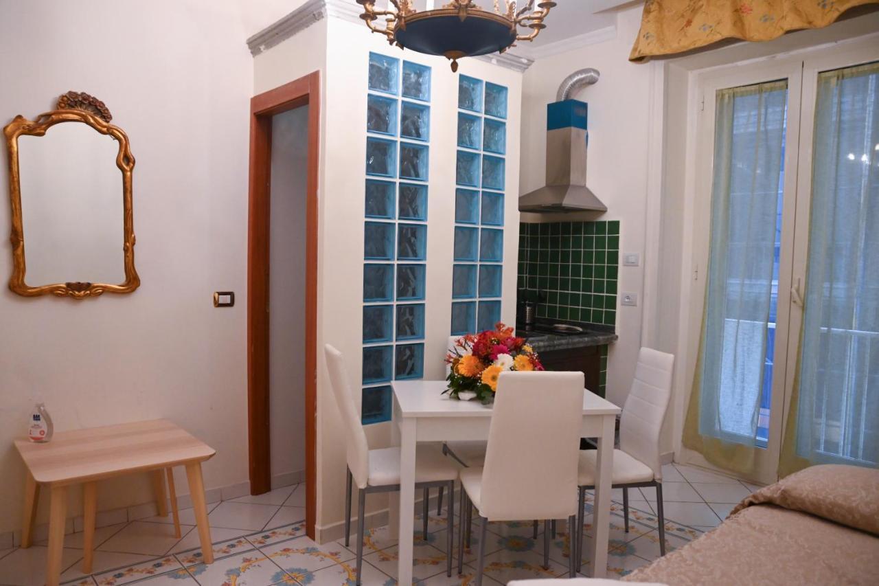 Pagina Storica Di Napoli Apartman Kültér fotó